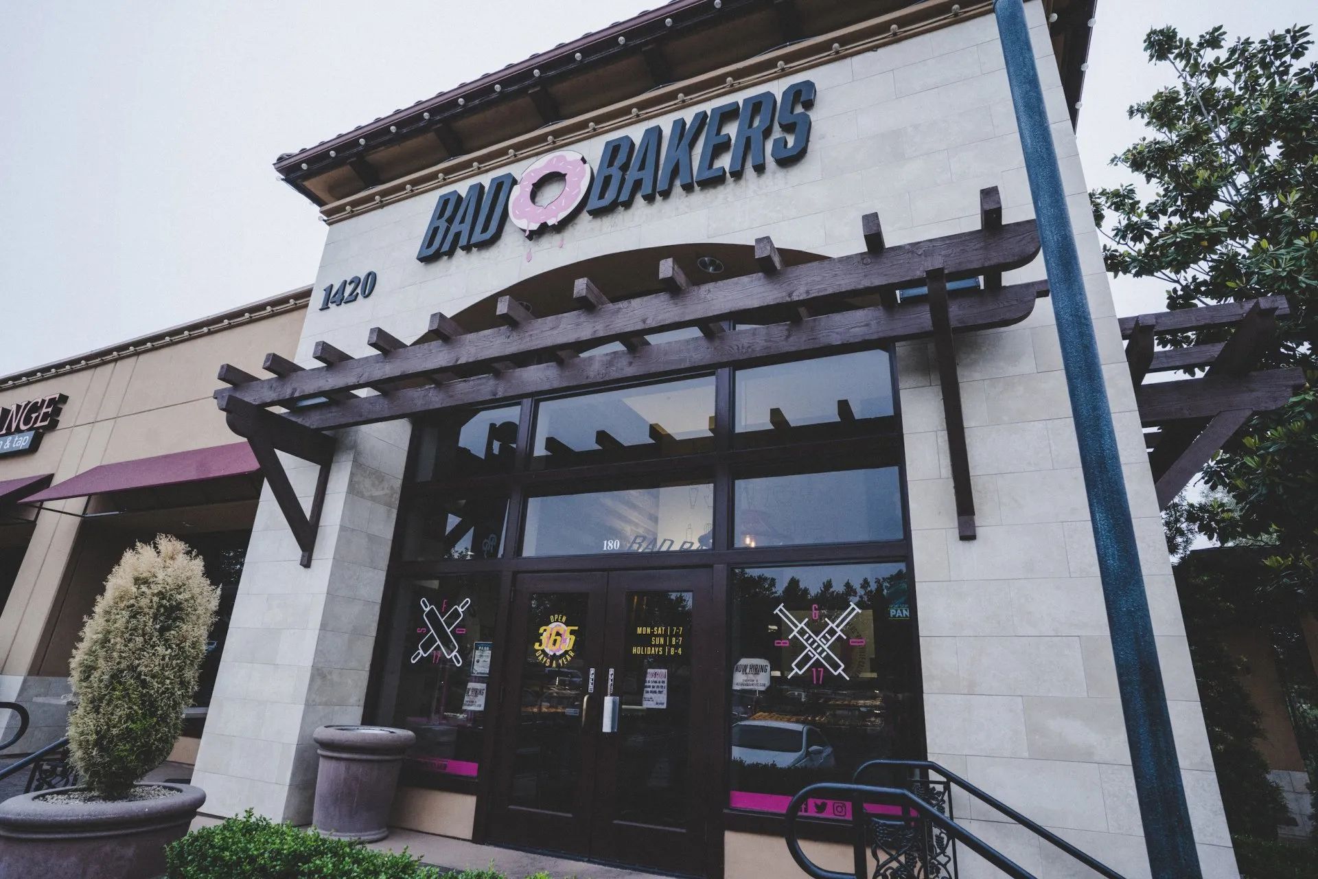 A building with a sign that says bad bakers on it