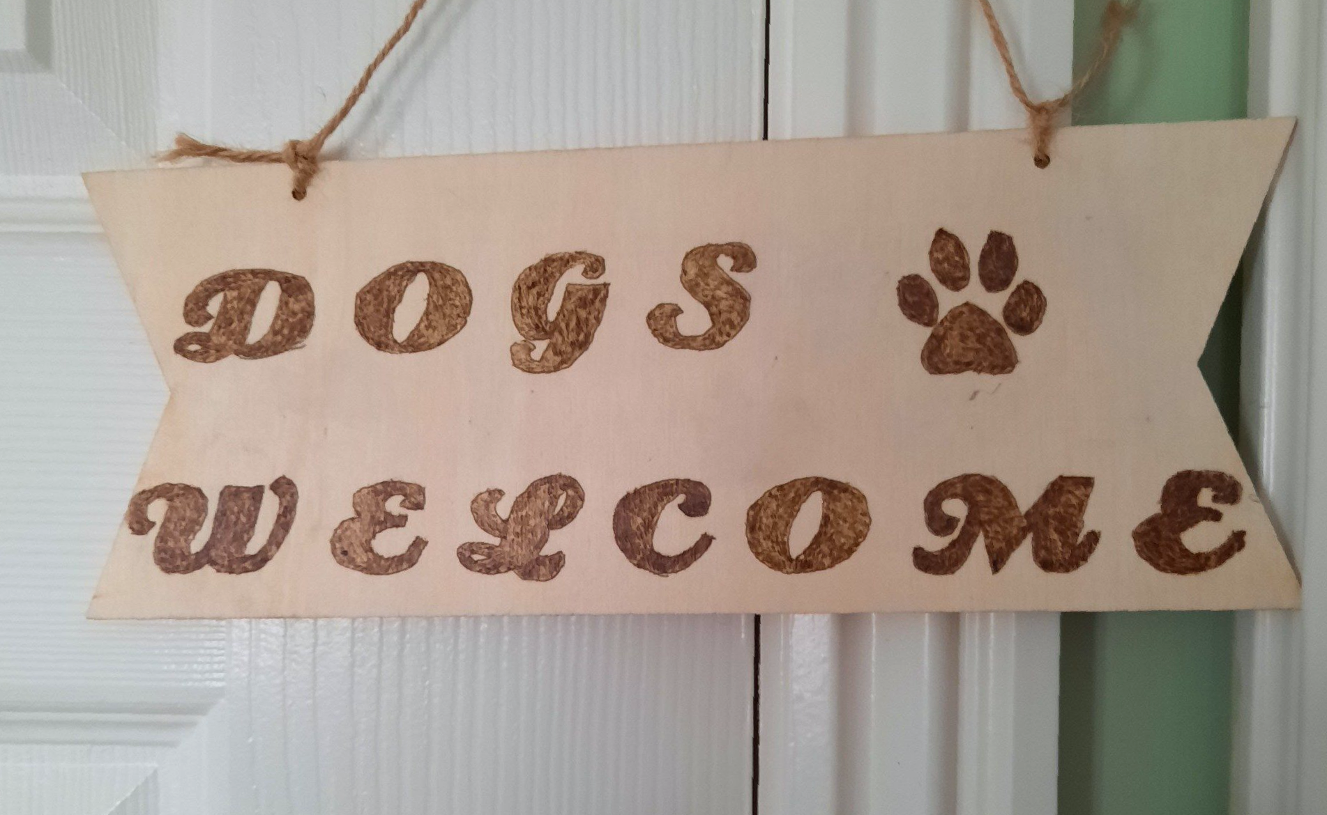 dogs, welcome, sign, b&b, home, gift, wood, pyrography, writing, paw