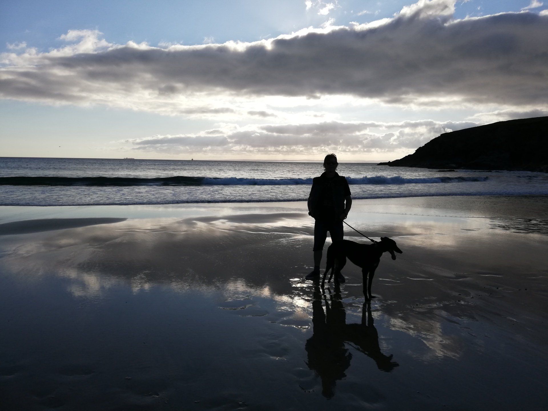 Cornwall, Poldhu, beach, The Lizard, Cornwall, sunset, silhouette, man and dog