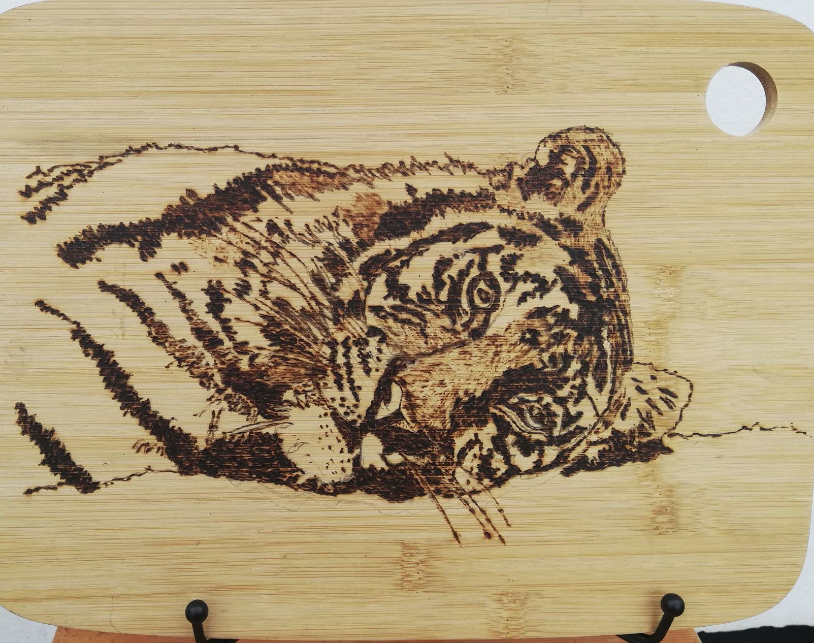 resting, tiger, sleep, board, cheeseboard, wood, pyrography, ornament