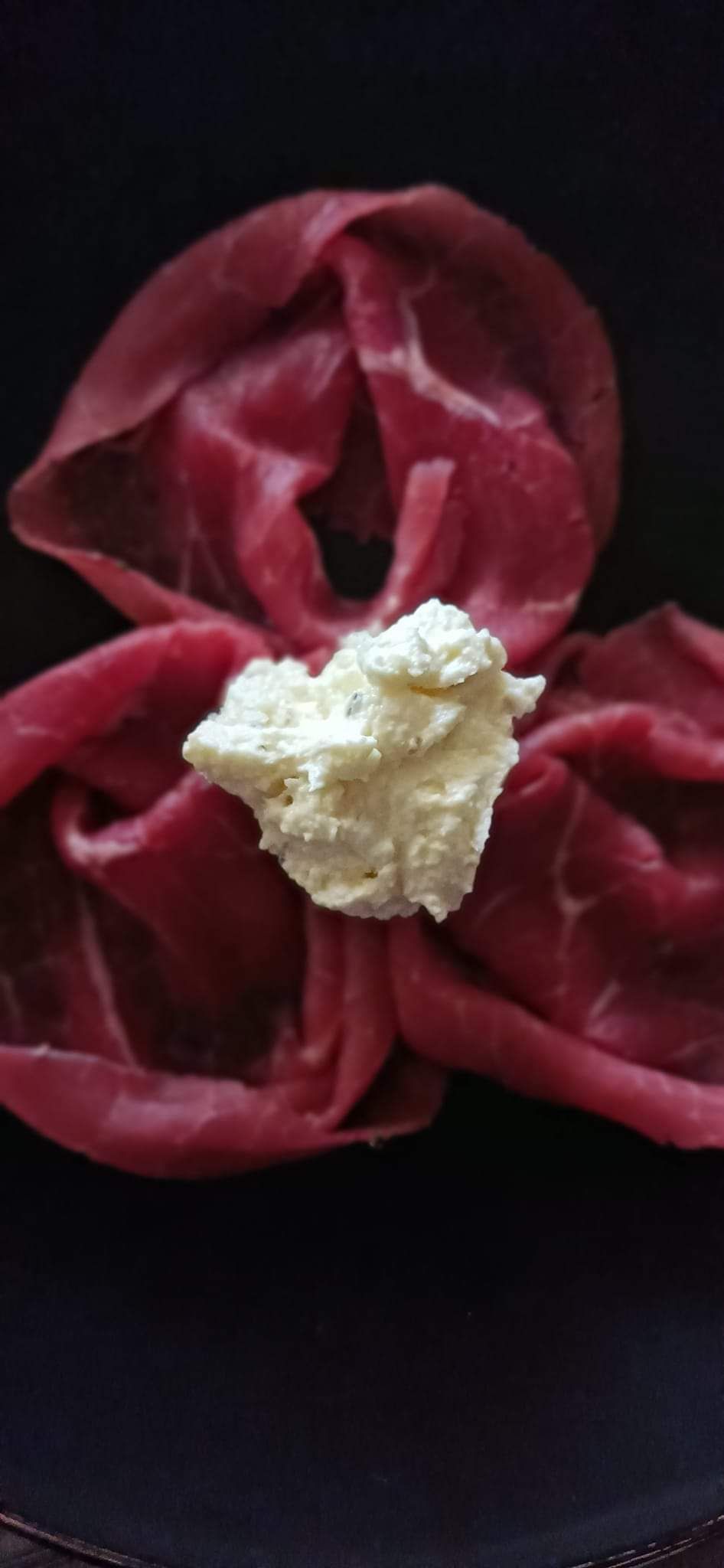 Un tovagliolo con un pezzo di burro sopra