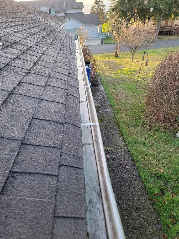 A close up of a gutter on the roof of a house.