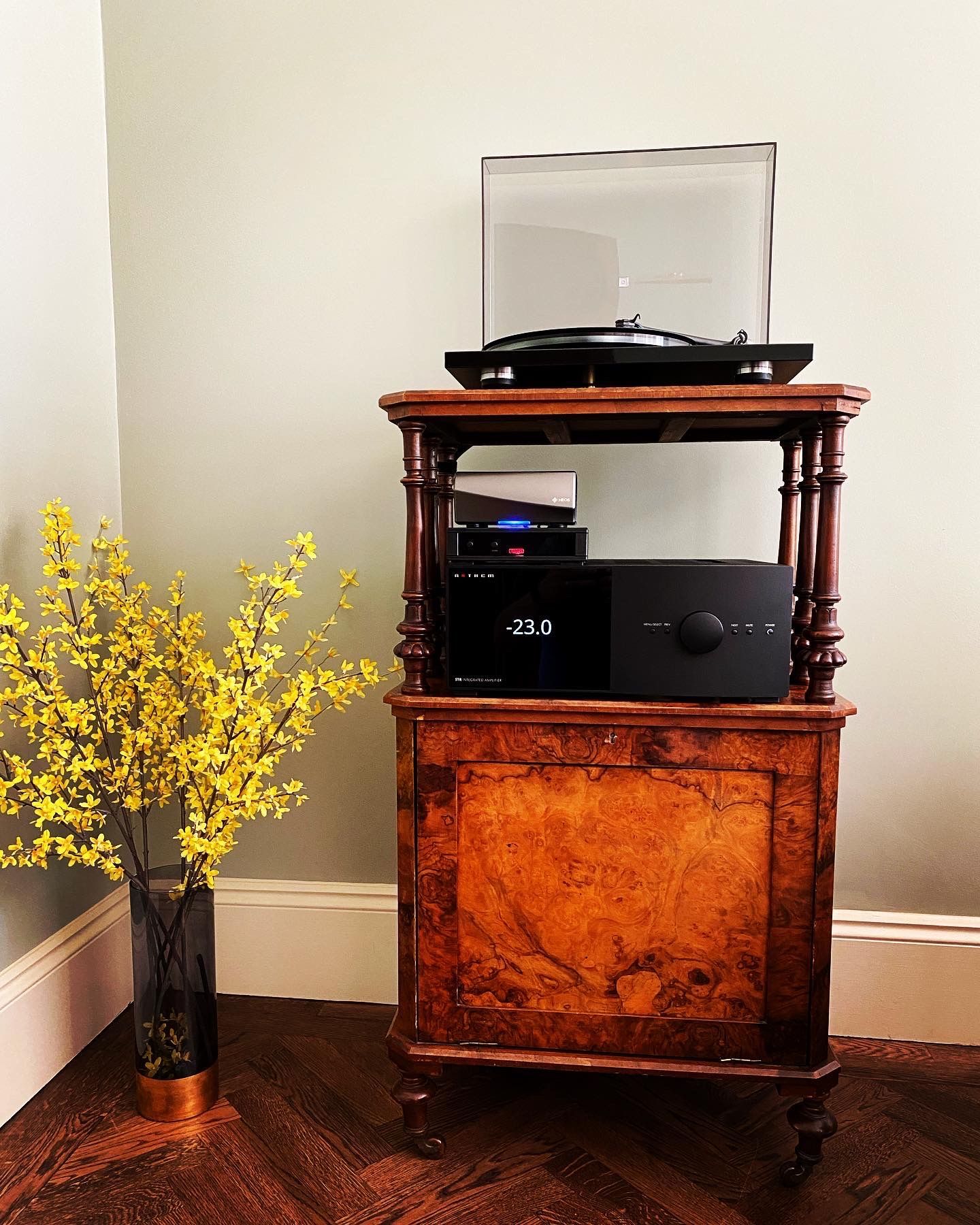 Hi-Fi System by iCubed