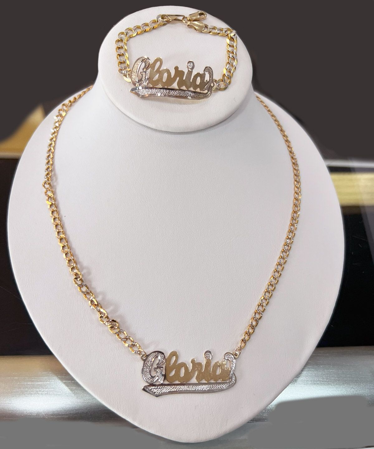 rings being displayed