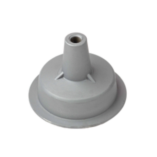 Um êmbolo de plástico cinza com um furo no meio em um fundo branco.