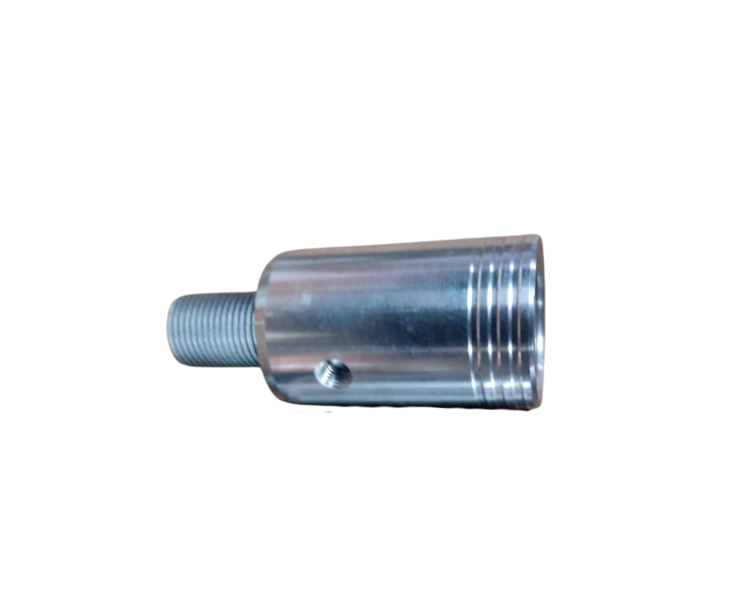 Um close de um objeto de metal em um fundo branco.