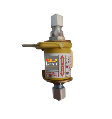 Um close de uma válvula amarela em um fundo branco.