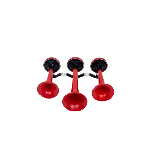 Um conjunto de três chifres vermelhos em um fundo branco