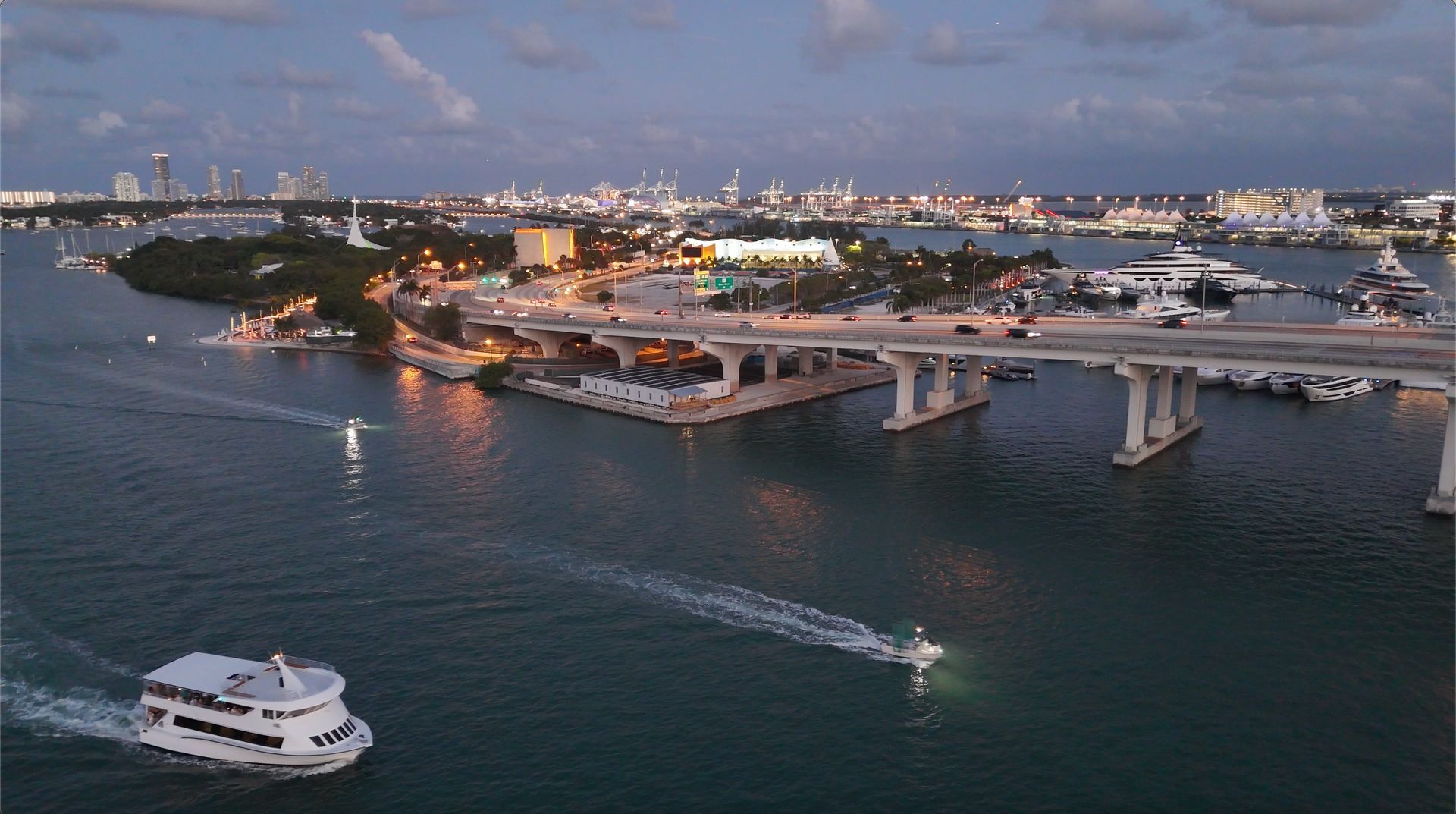 Bayride Boat tour Boat traveling on Biscayne Bay during the Miami Sunset Tour