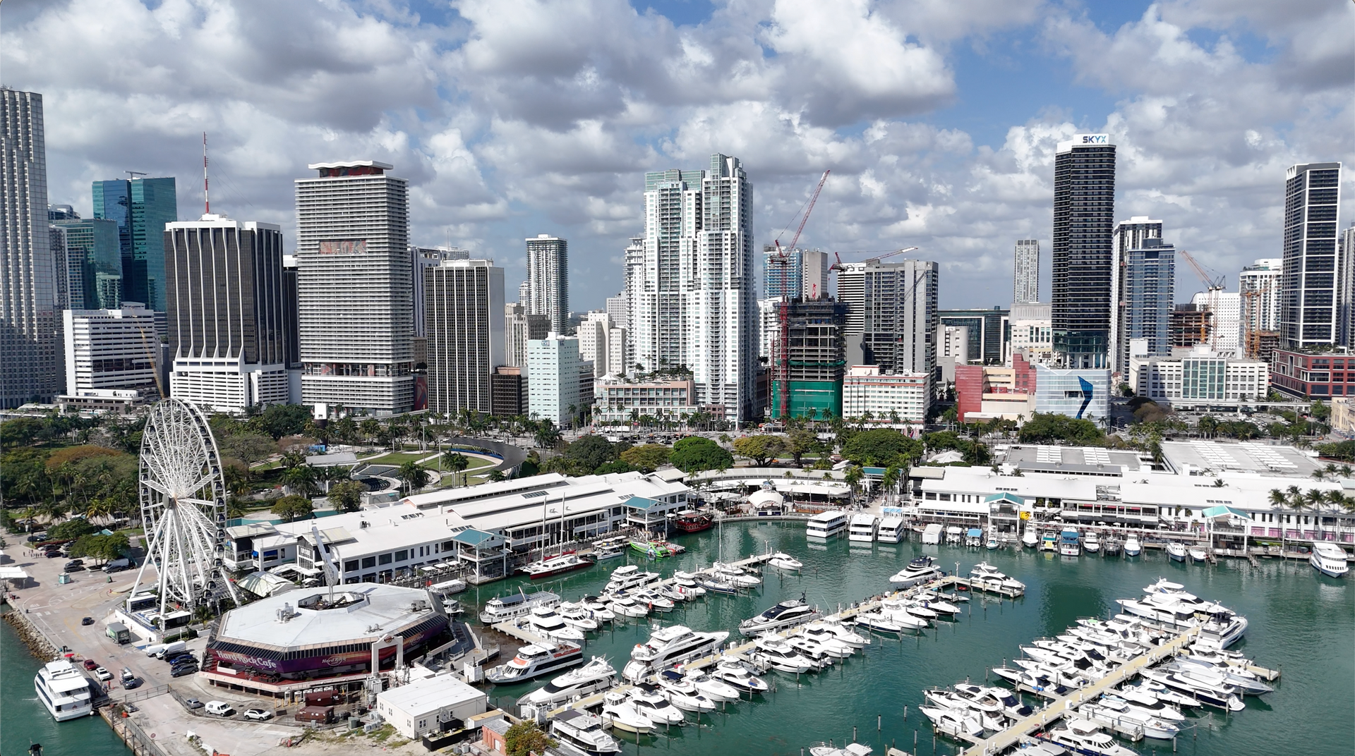Miami Bayside Marketplace departure location for the Bayside Miami Boat Tours