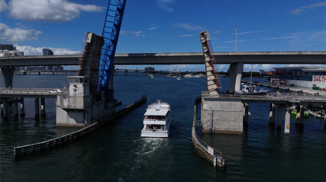 sightseeing cruise boat departing bayside
