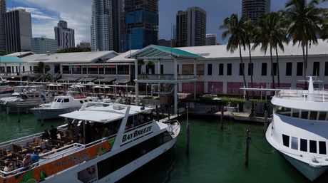 Bayside Boat tours with a Cash Bar on board