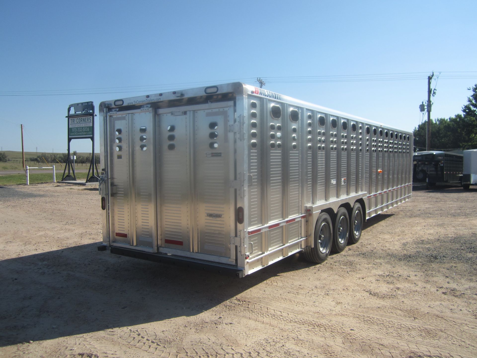 2025 Wilson 8x32 "Foreman" Livestock Trailer