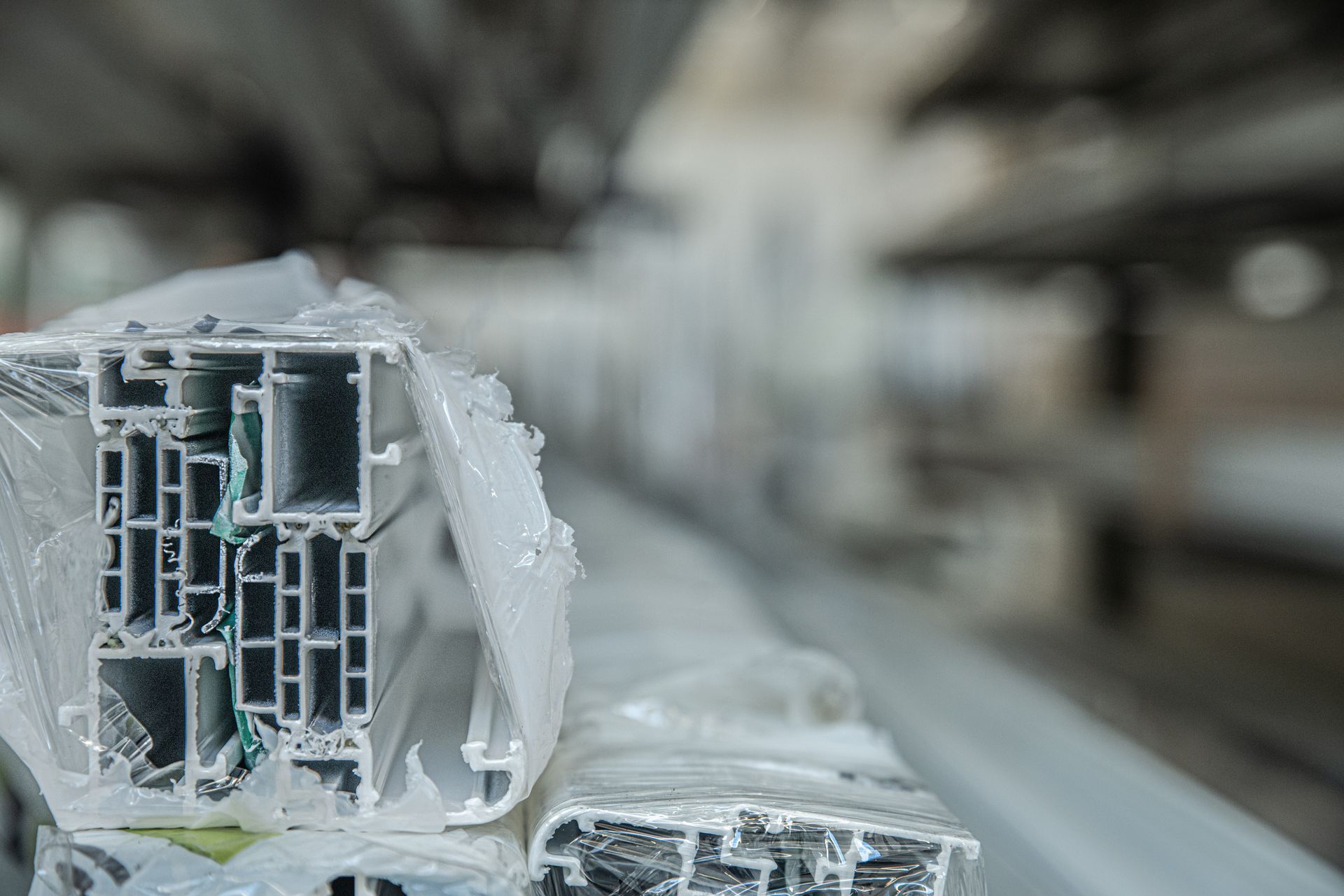 Produzione di serramenti Milano con zoom sull'interno degli infissi in alluminio