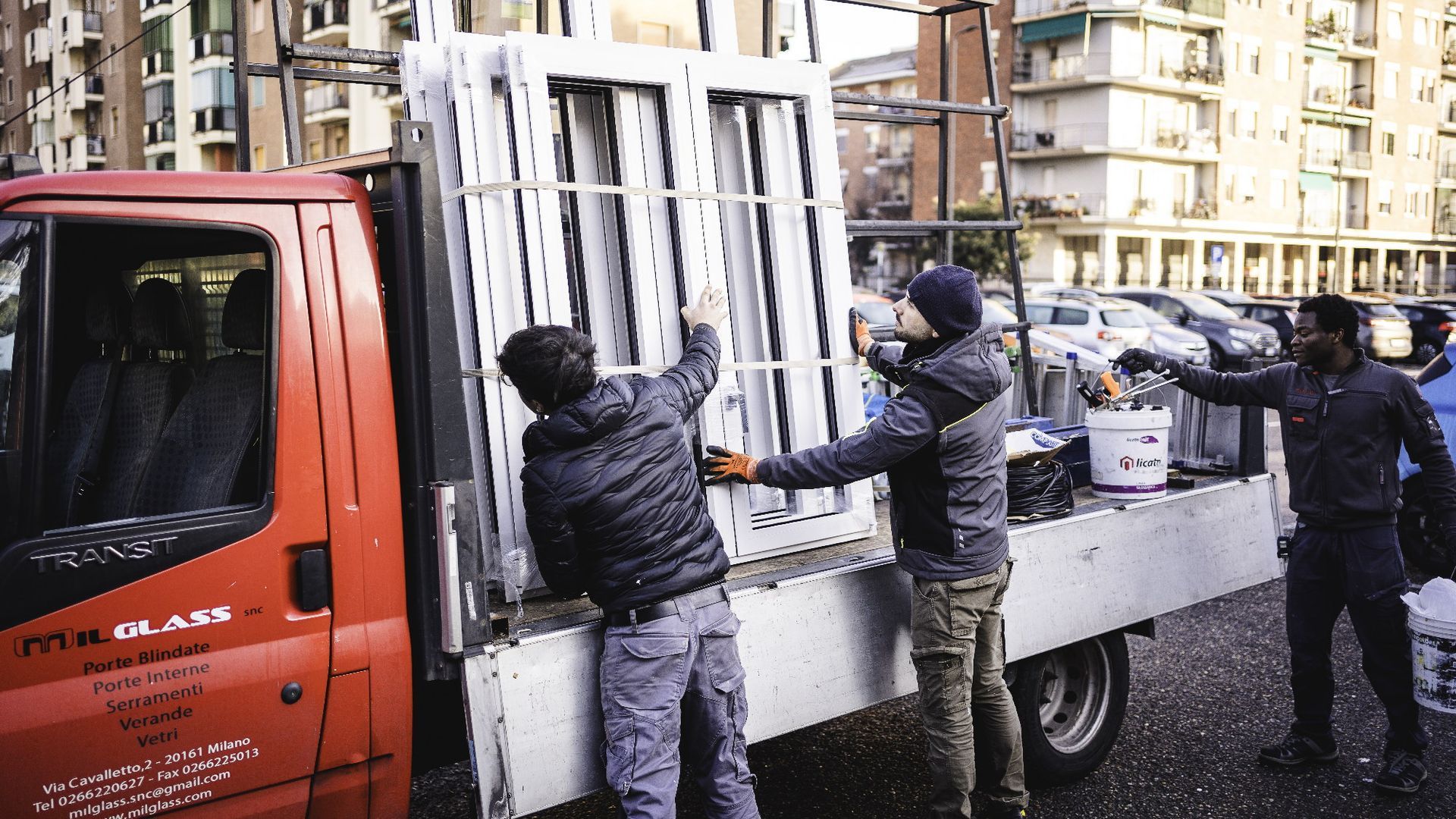 trasporto infissi Milglass Milano