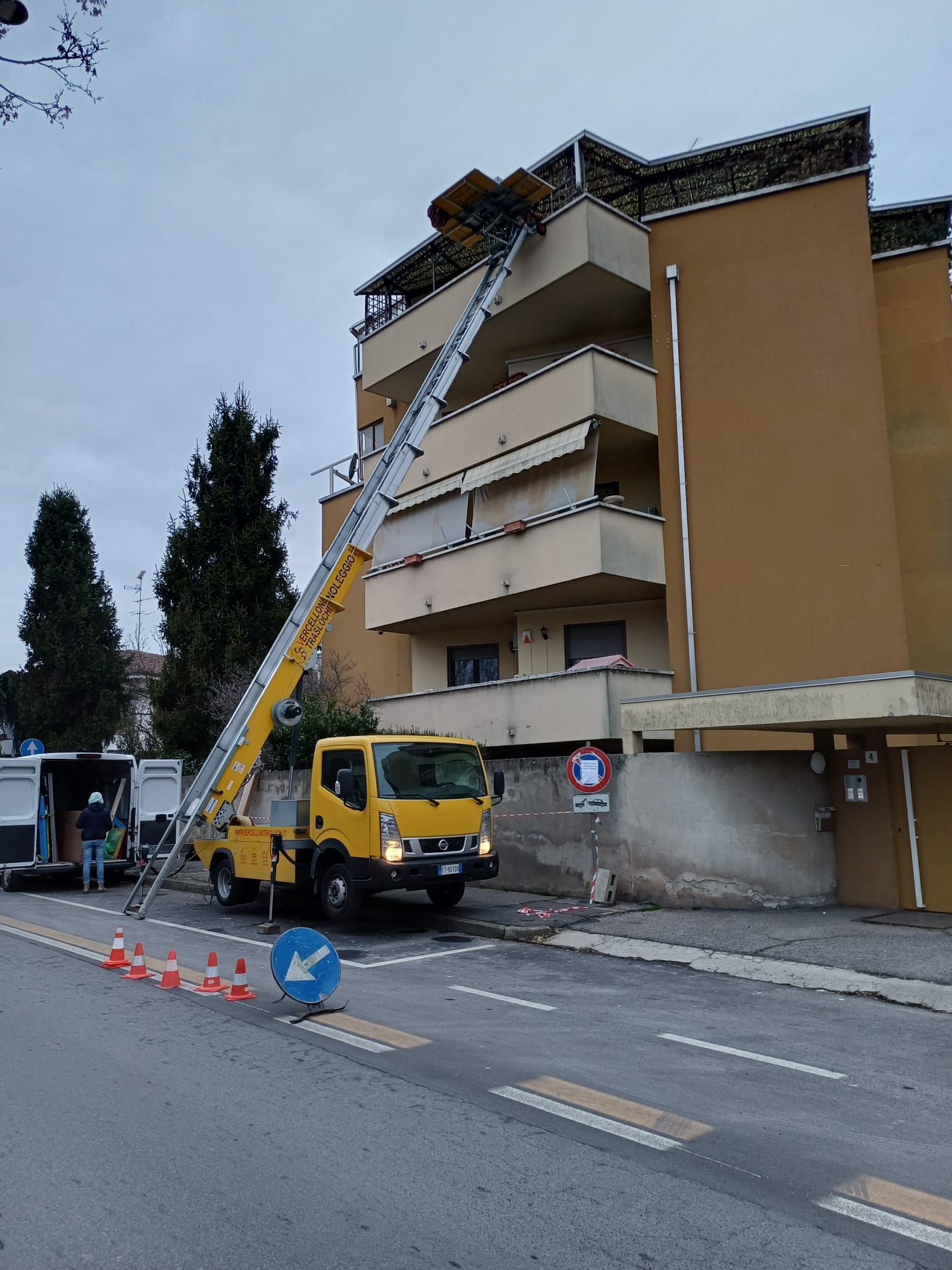 Noleggio Scala aerea a Novara Scala 34 Metri foto 1
