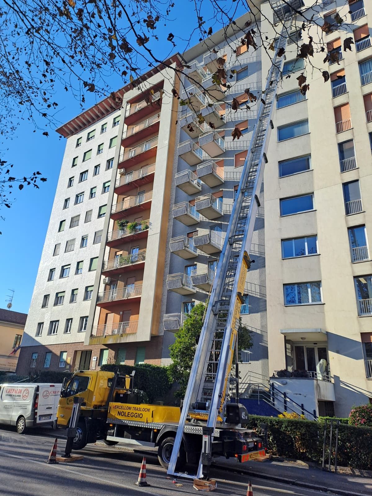 Noleggio Scala aerea a Novara Scala 45 Metri foto 2