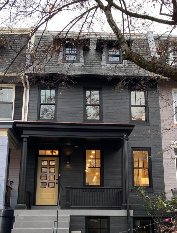 TreeHouse Property Black Townhouse with porch