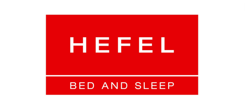 Ein rotes Hefel Bett und Schlaf Logo auf weißem Hintergrund