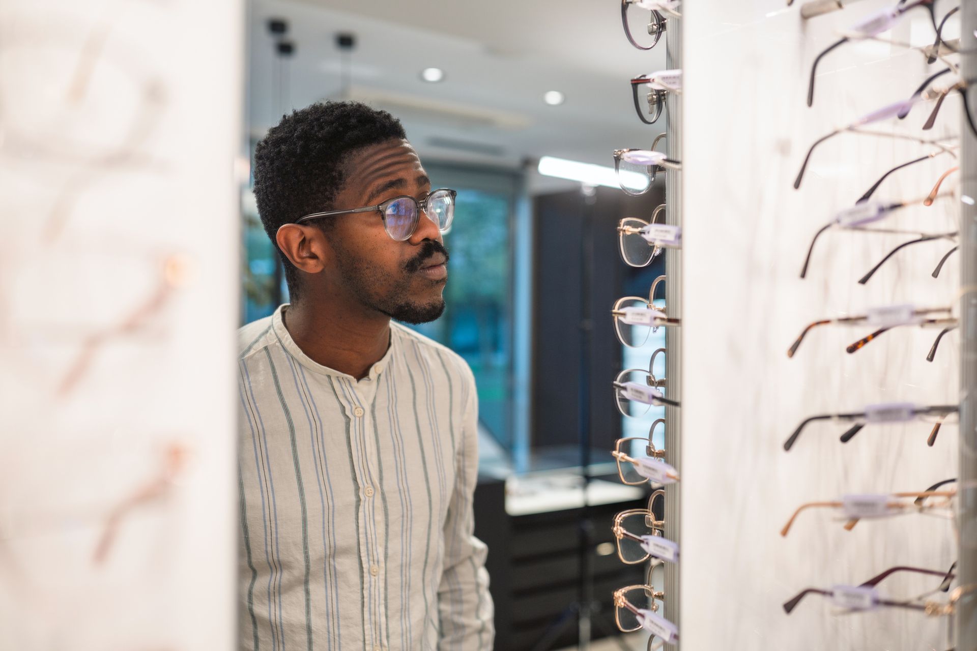Checking Patient Eyesight | Spokane Valley, WA | Eye Care Associates