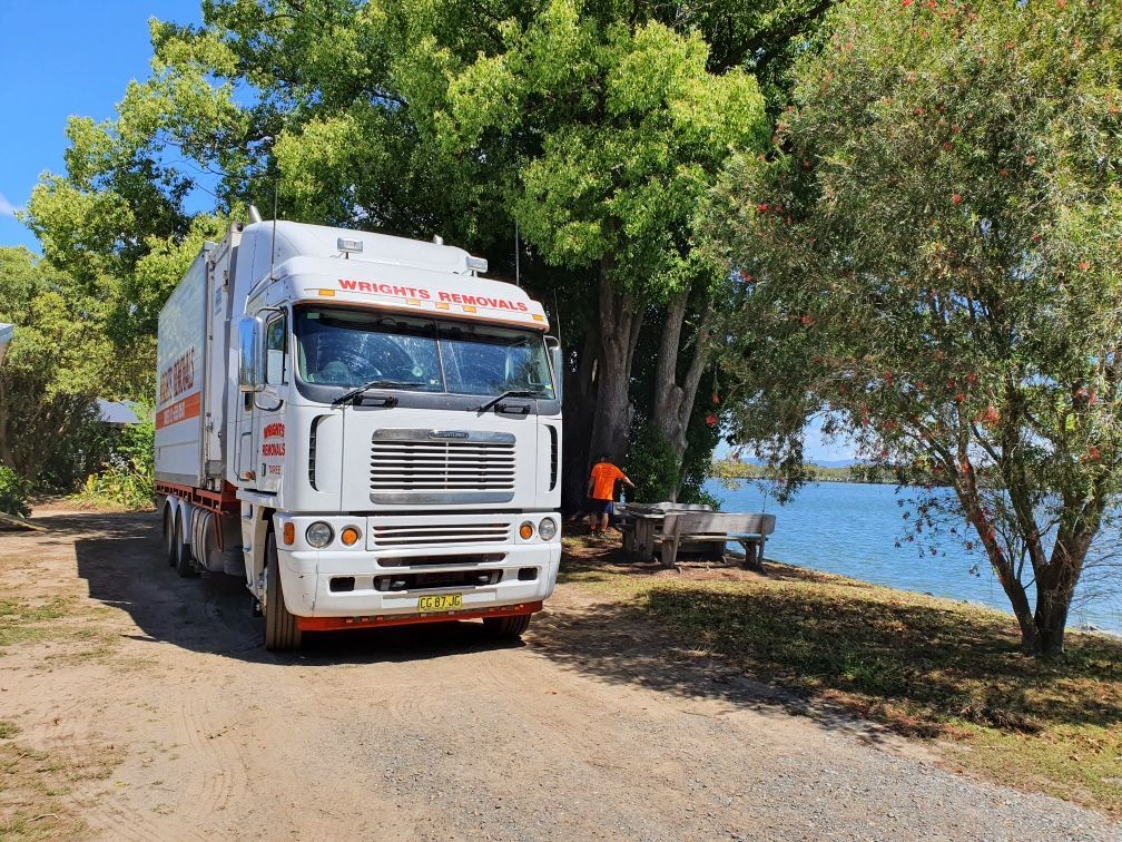truck for moving and packing services