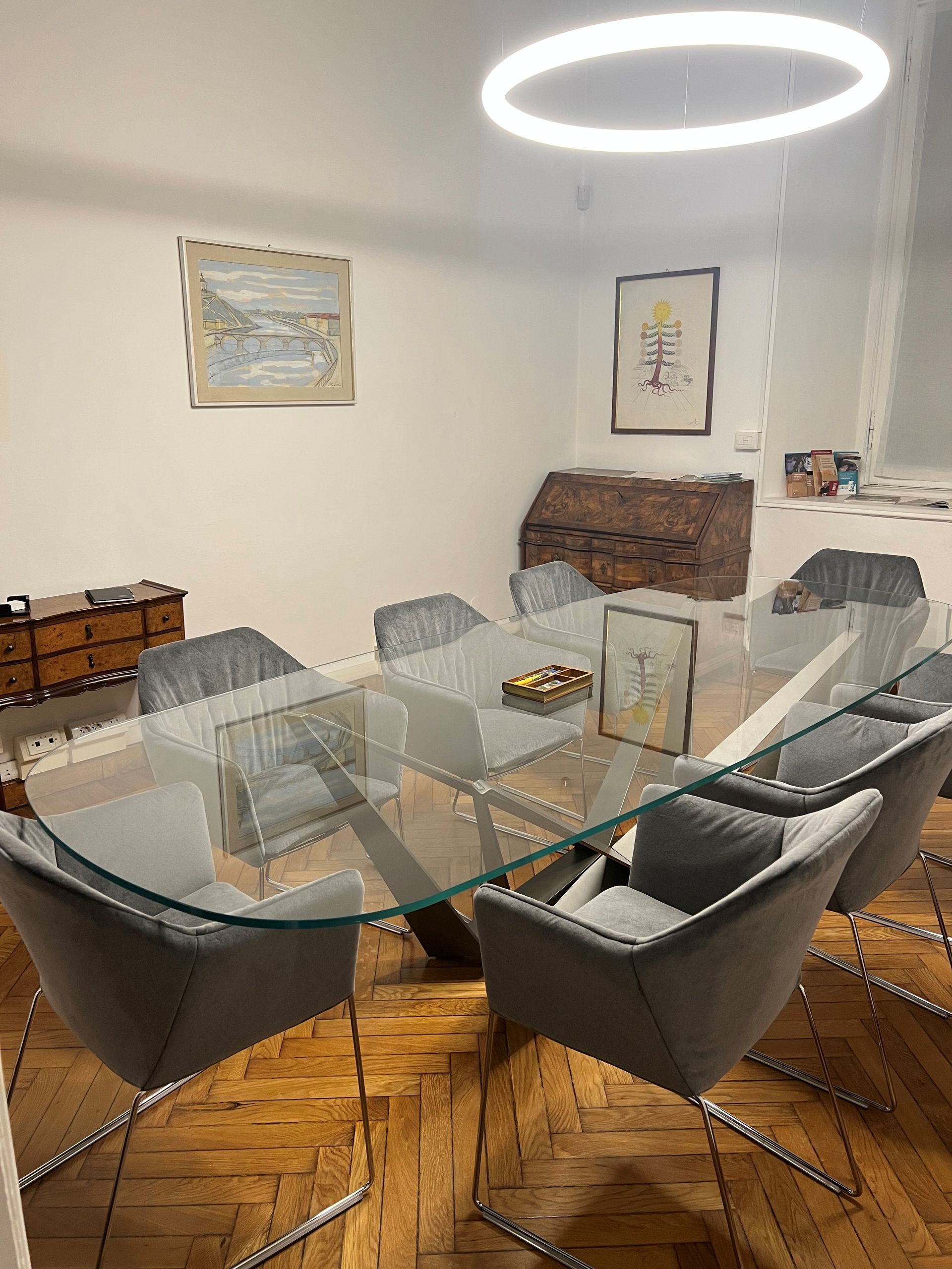 bilancia simbolo servizi legali e notarili