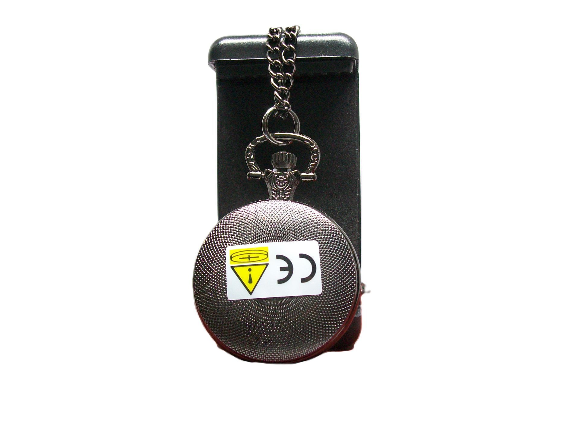 Zakhorlogeketting met boslandschap, op zwarte standaard.