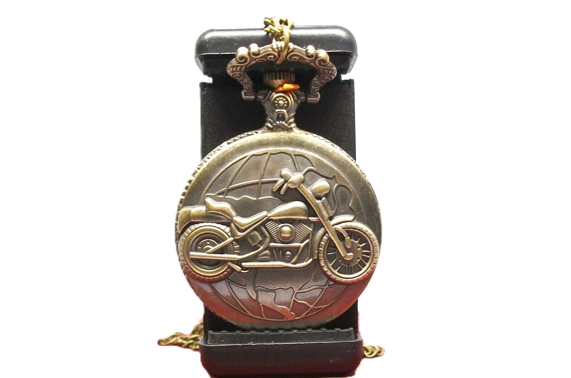 Zakhorloge met een lichte wijzerplaat en een bronzen montuur op een zwarte standaard.