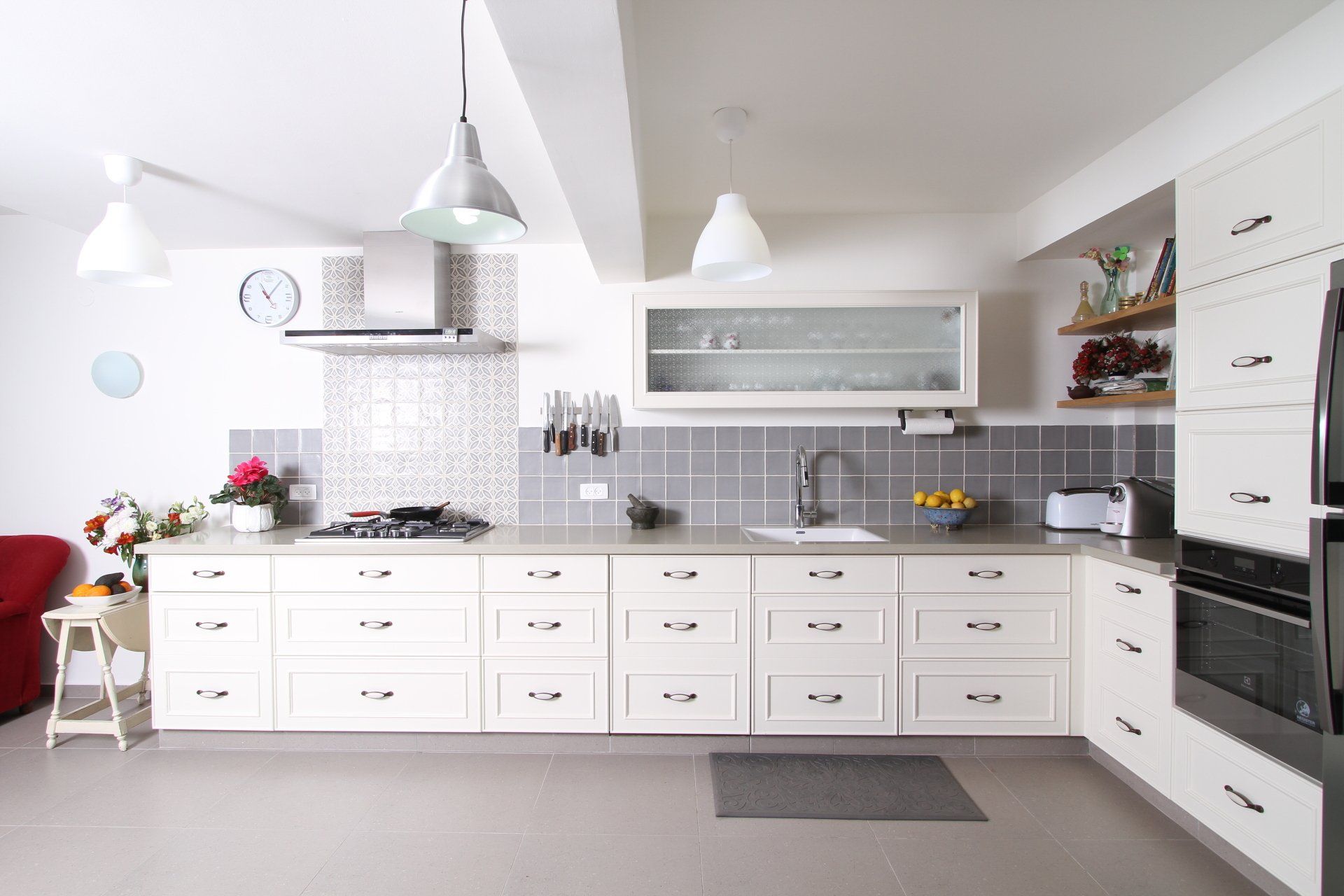 מטבח כפרי צבוע בתנור