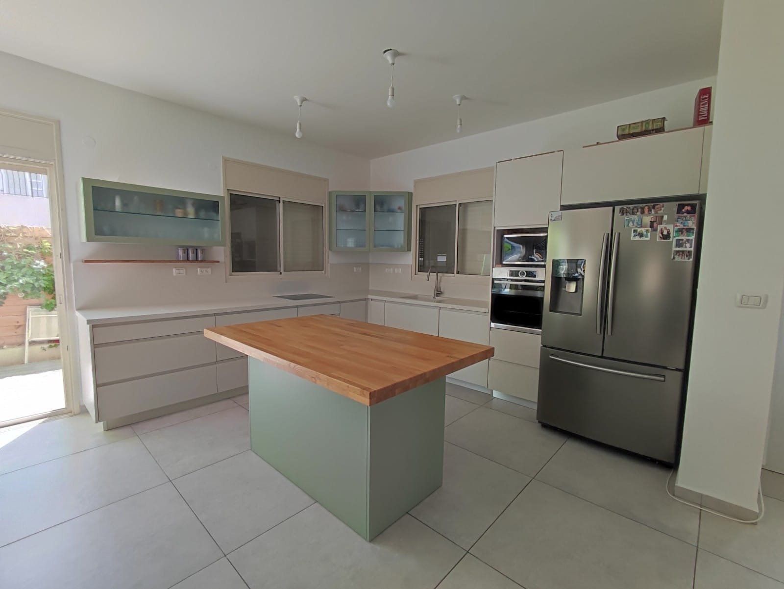 מטבח צבוע בתנור אינטגרלי