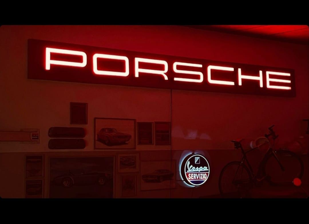 Letrero de neón rojo 