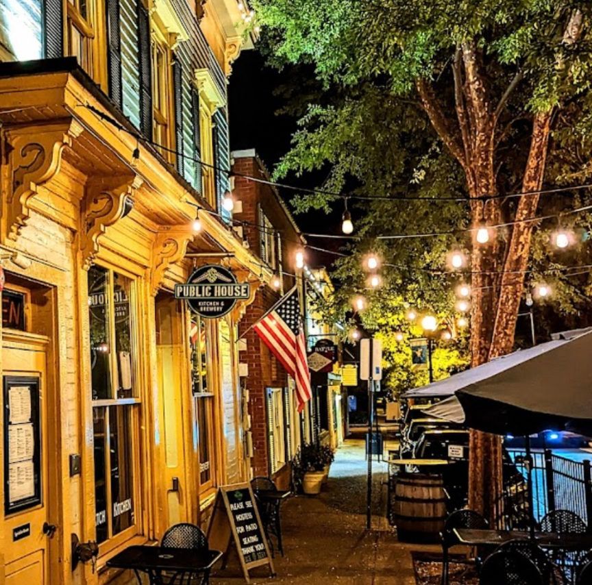 public house kitchen & brewery outdoor dining