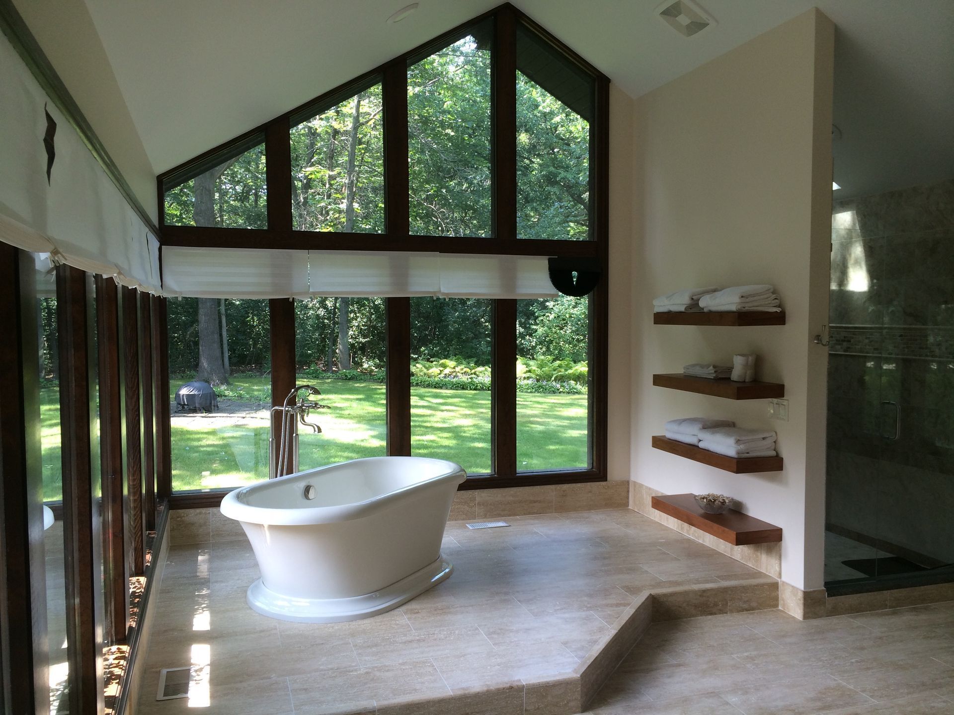 A bathroom with a bathtub and a lot of windows