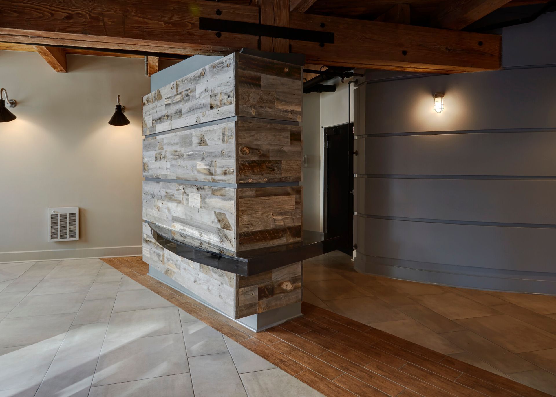 An empty room with a wooden pillar in the middle