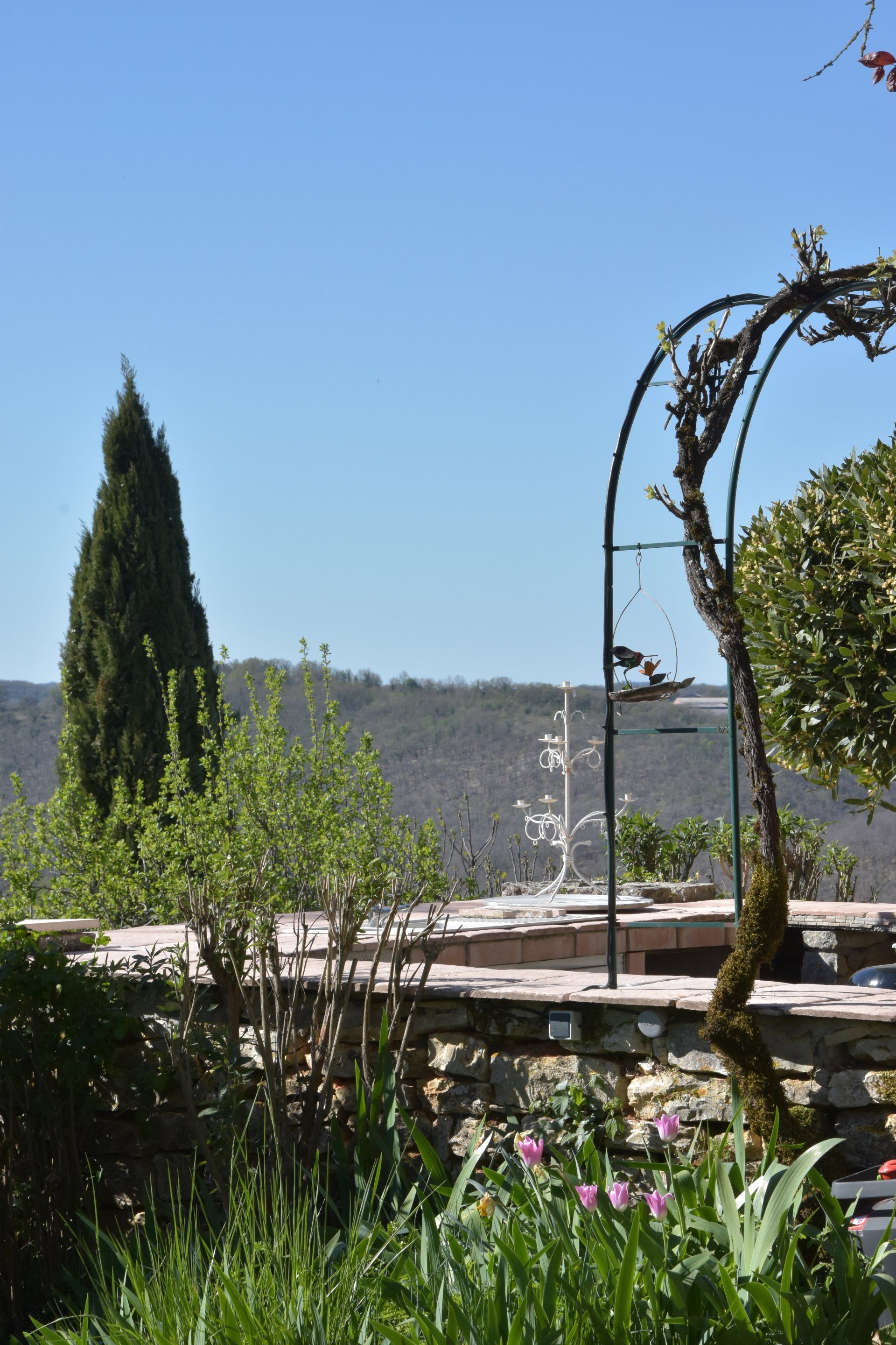 Admirer la campagne, au Domaine des Verdier (46)