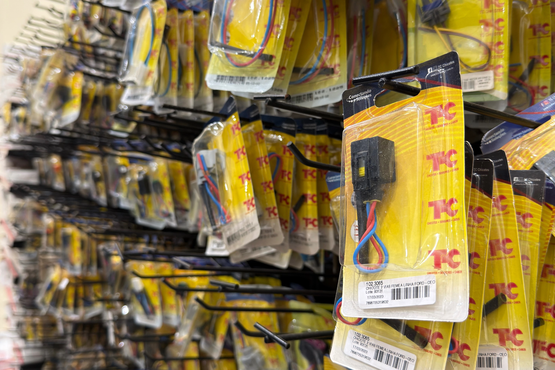 Chicotes e Conectores