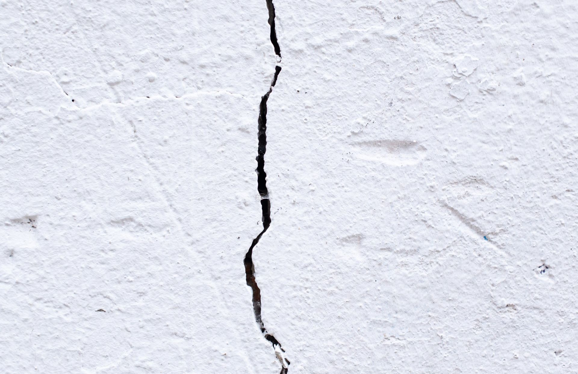 DO I HAVE A FOUNDATION PROBLEM? TOP 7 SIGNS REPAIRS ARE NEEDED