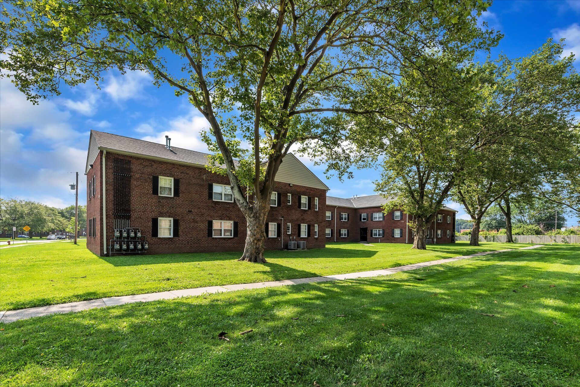 Toledo, Ohio Apartments for Rent Larchmont Estates