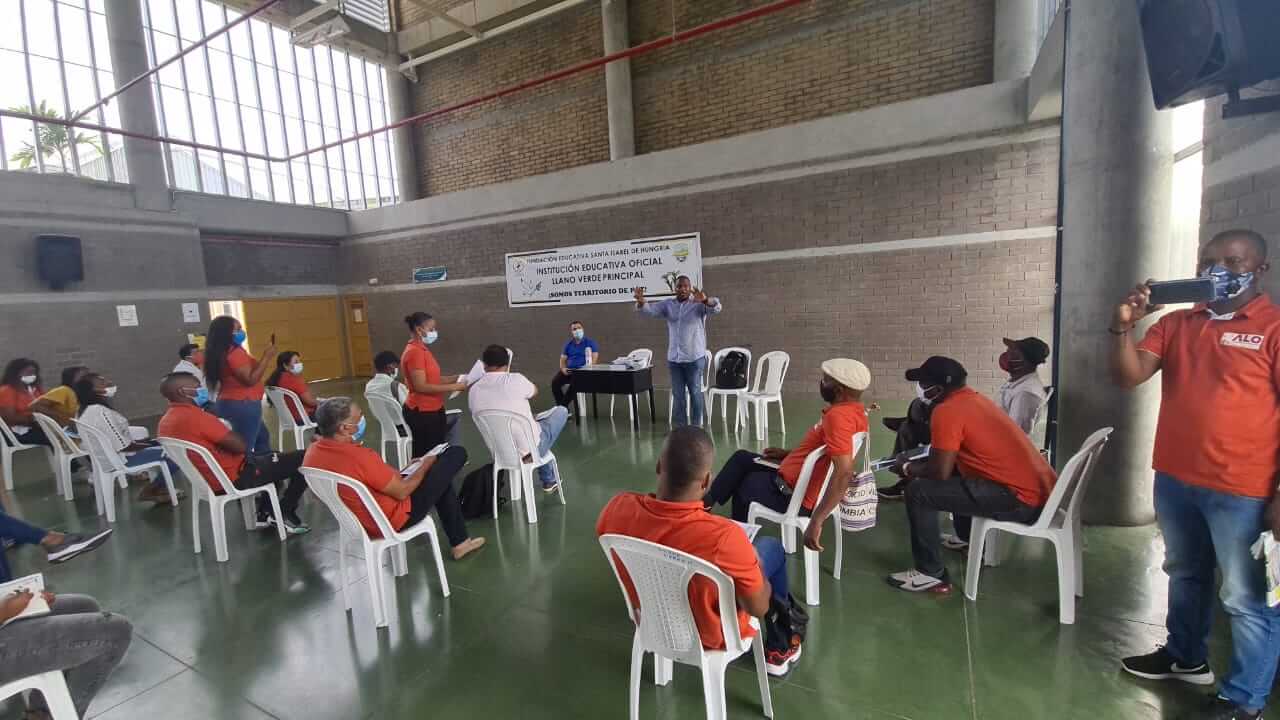 Socialización con la comunidad