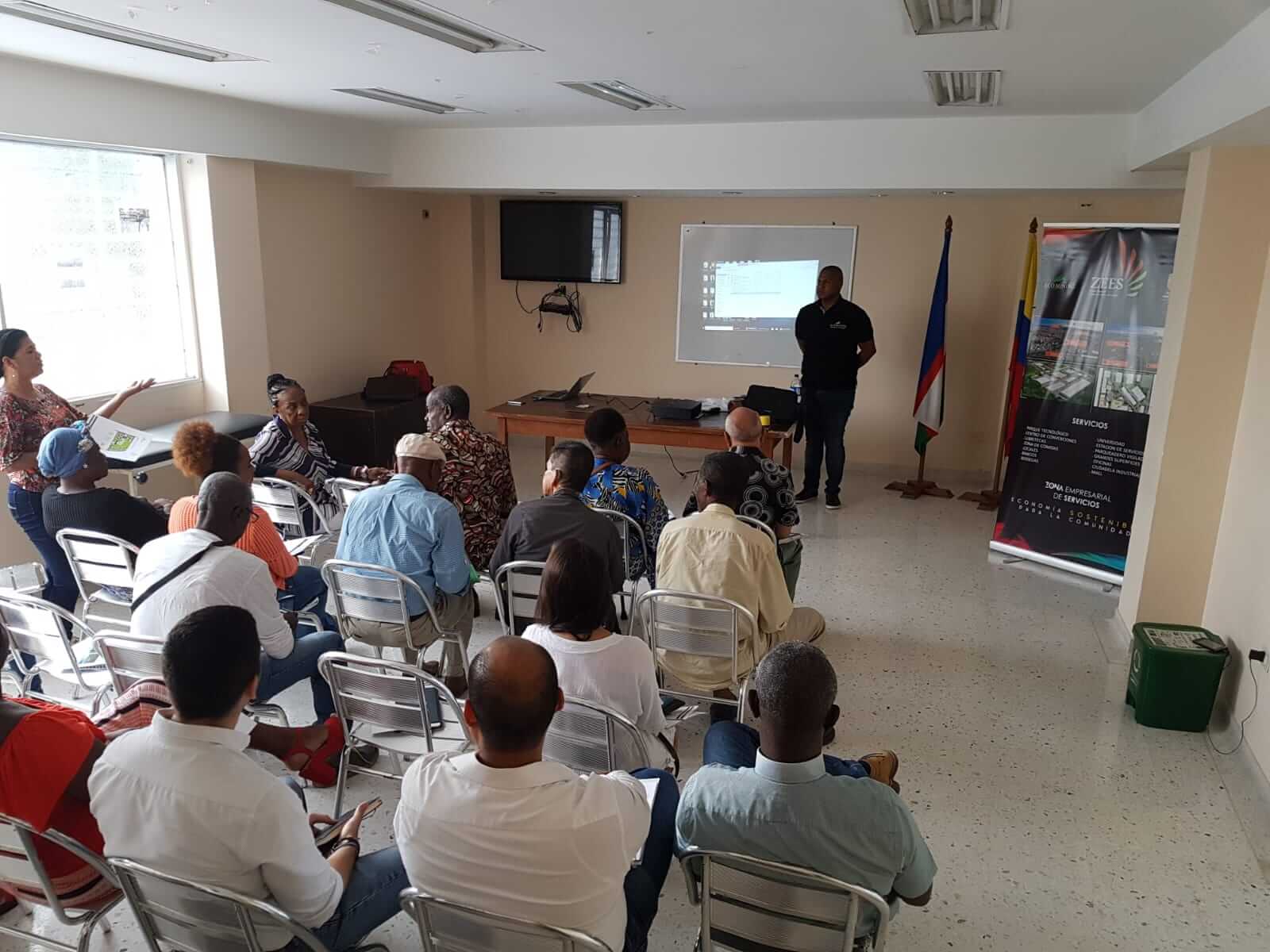 Socialización con la comunidad