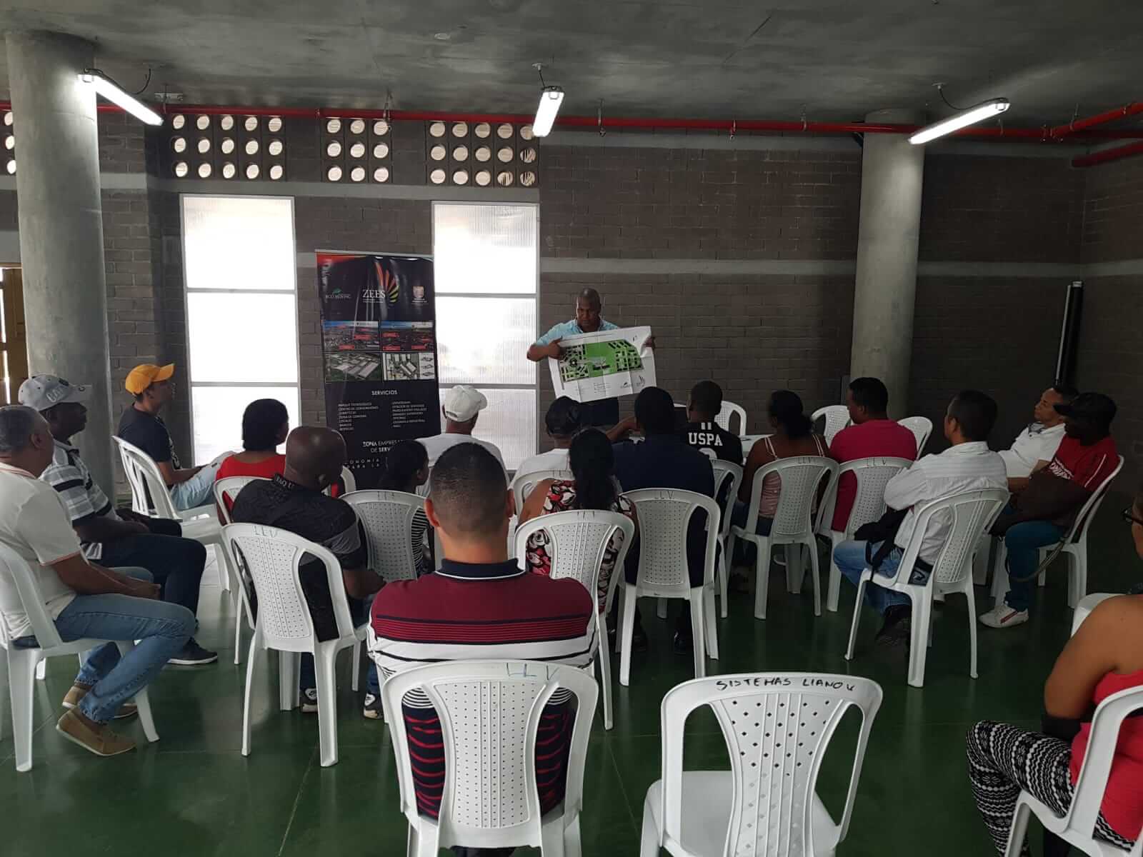 Socialización con la comunidad