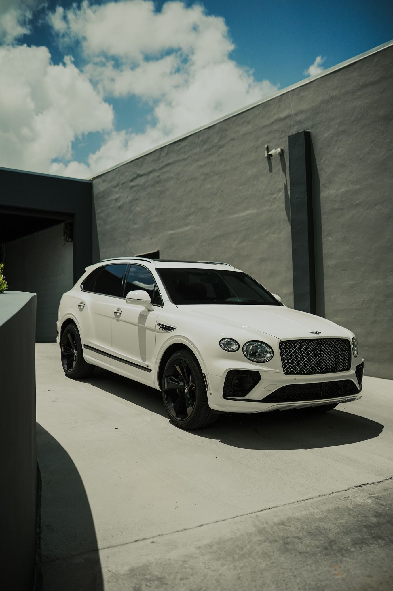 Bentley Bentayga White Red