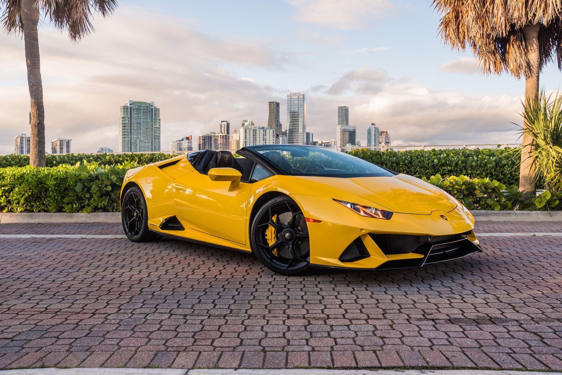 Lamborghini Huracan EVO Giallo - Yellow