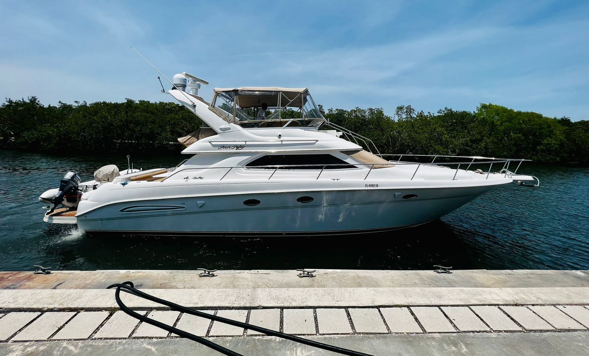 The Sea Ray Express 50, Yacht