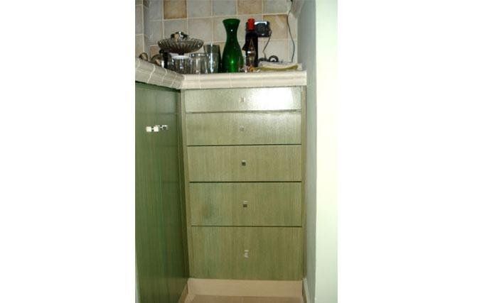 Mobile in legno verde per cucina