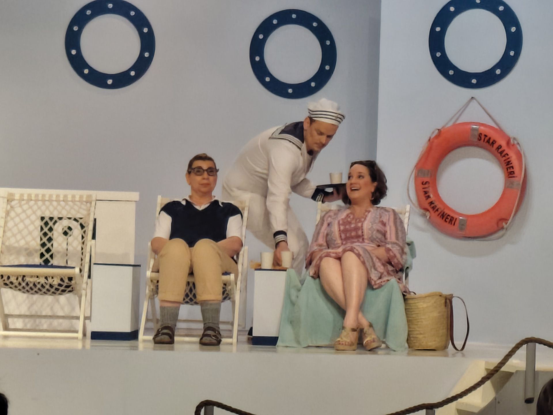 Alle hens aan dek: De scheepsarts vindt Jolanda wel leuk