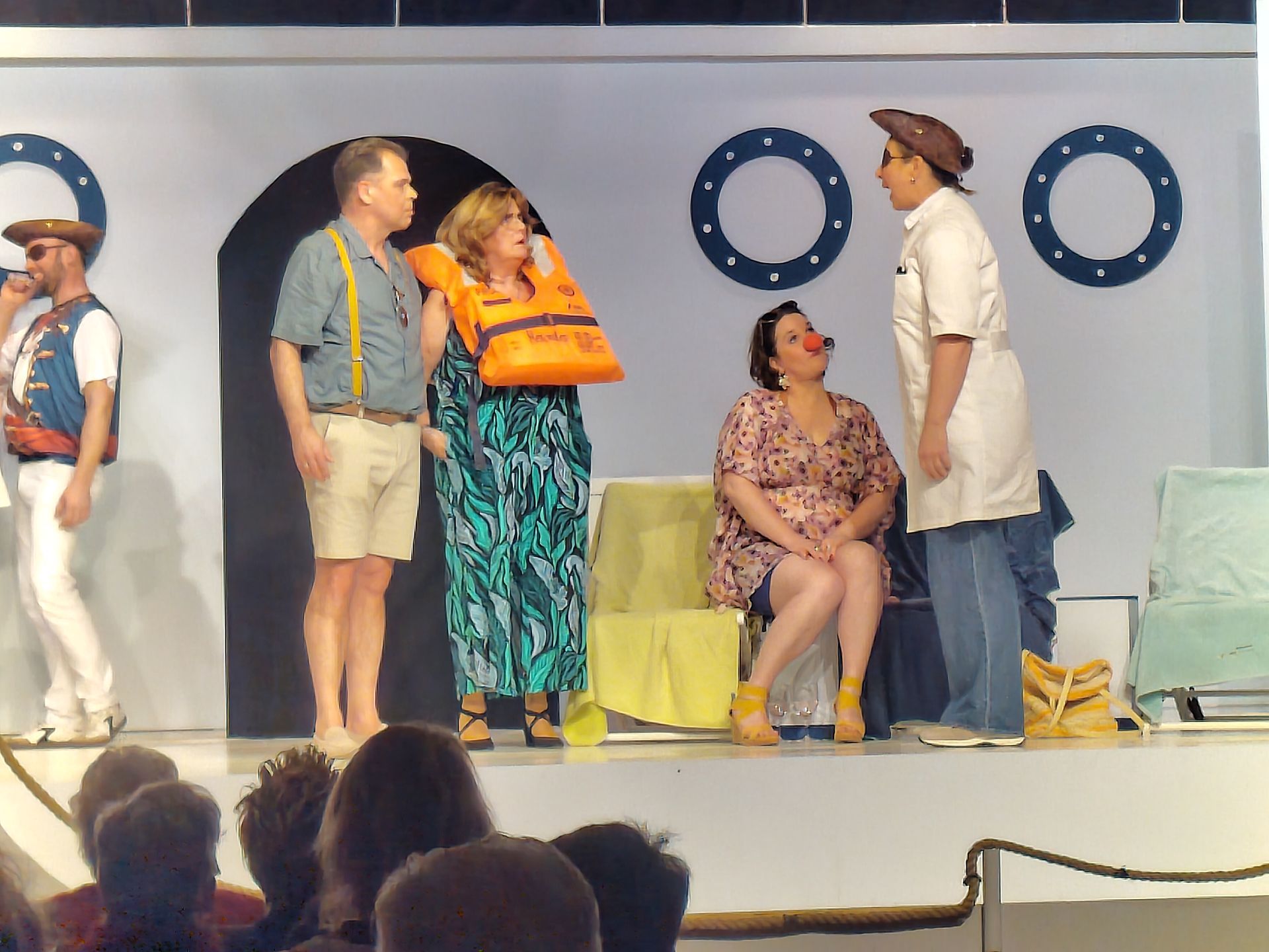 Alle hens aan dek: Roosje vertelt Frits dat zijn vrouw meer aandacht nodig heeft