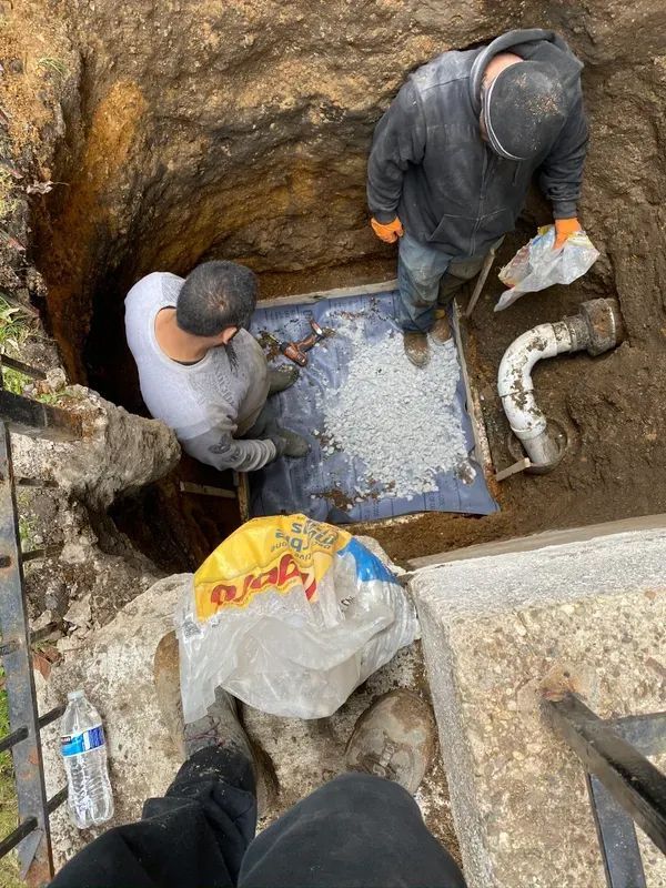 Man Digging — Chicago, IL — Magic Men Service Inc.