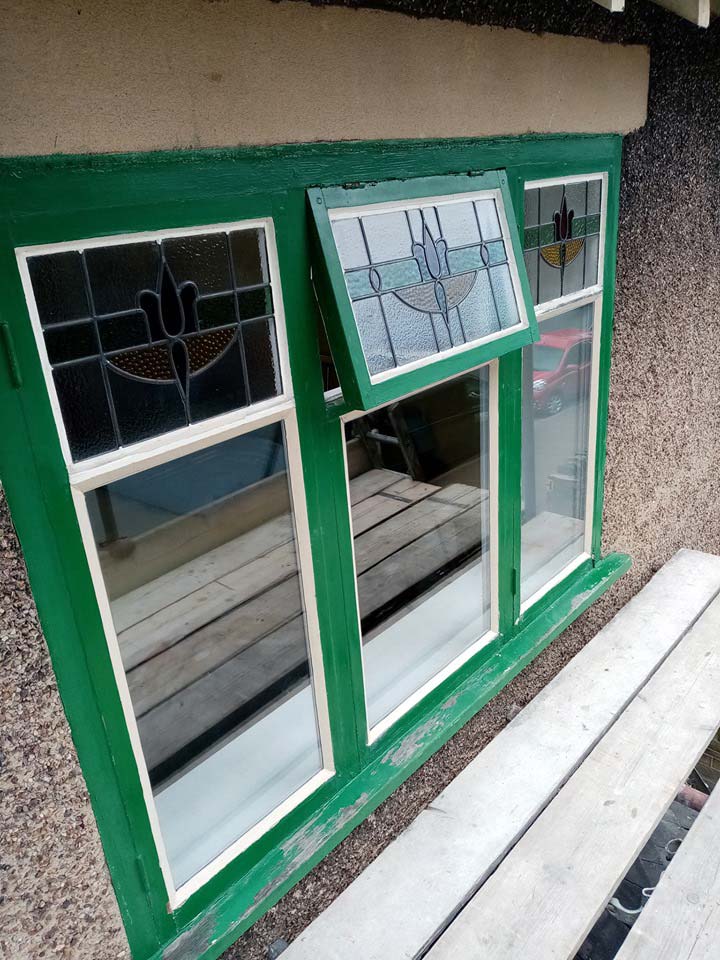 view of hung sash window