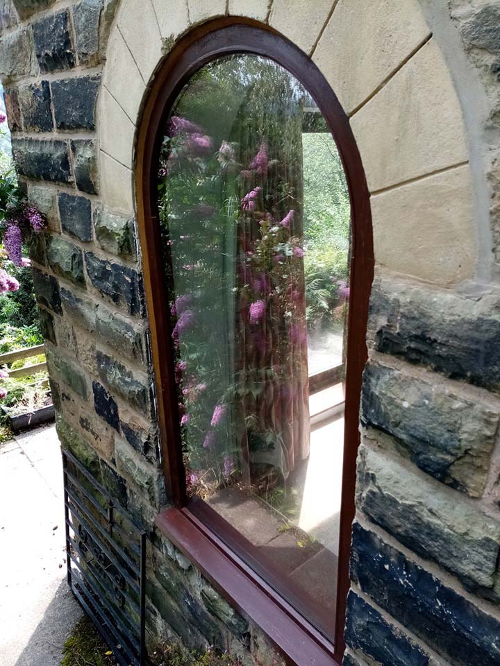 Fitted arch shape window